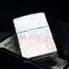 Zippo Armor Khắc Nổi Hoa Văng Trắng Cổ Điển Bản Giới Hạn ZN56