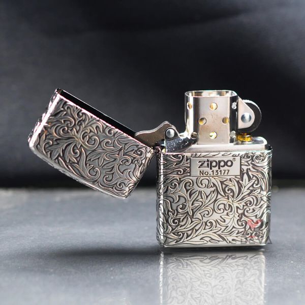 Zippo Armor Khắc Nổi Hoa Văng Trắng Cổ Điển Bản Giới Hạn ZN56