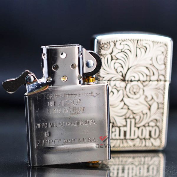 Zippo Bạc Khối Armor Khắc Hoa Văn Chủ Đề Marlboro BK64