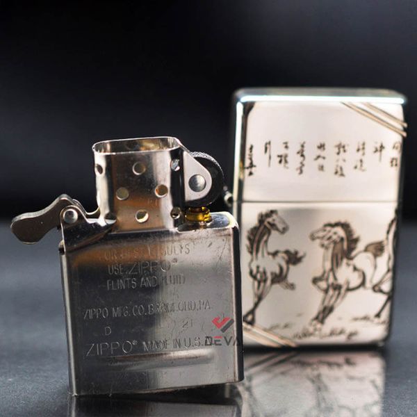 Zippo Bạc Khối Chặt Góc Khắc Đàn Ngựa Mã Đáo Thành Công BK78