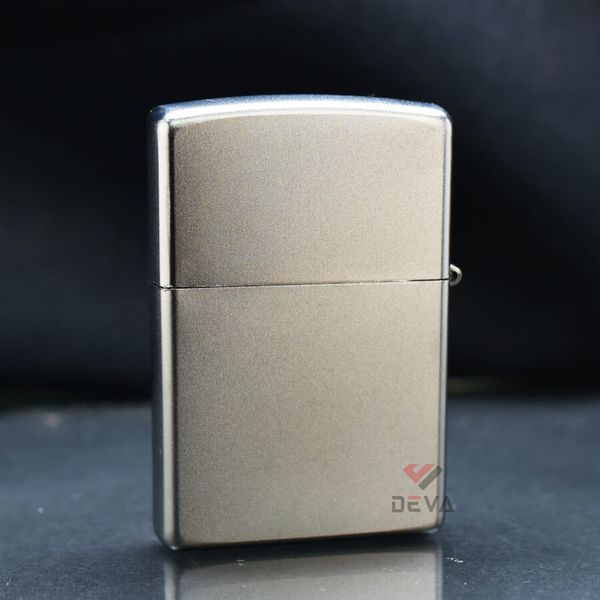Zippo Mạ Satin Khắc Ngọn Lửa Zippo Và Logo ZK17