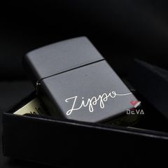 Zippo Sơn Đen Khắc Dòng Chữ Windproof Zippo Z42