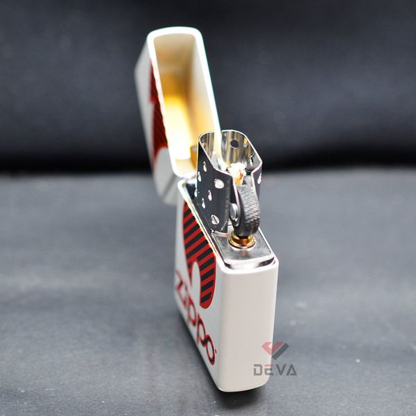 Zippo Sơn Trắng In Logo Ngọn Lửa Zippo Motif Z103