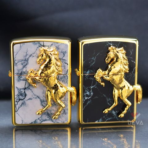 Zippo Ốp Cẩm Thạch Đen Ngựa Nổi Mạ Vàng ZN115
