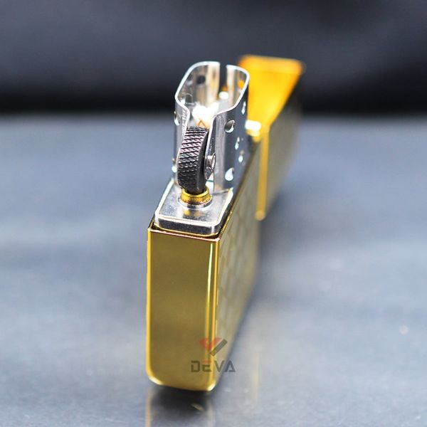 Zippo Tái Bản 1935 Mạ Vàng Hoa Văn Đan Sợi Carbon ZN152