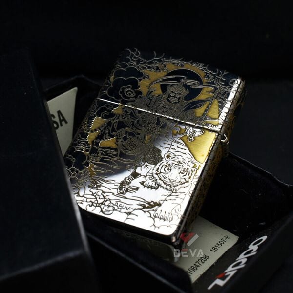 Zippo Khắc Thần Tài Quan Vũ Và Triệu Công Minh ZK25