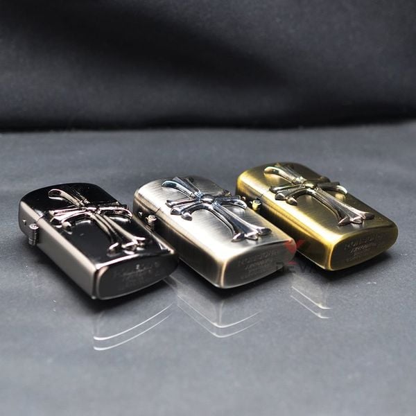 Bật Lửa Ronson Ốp Emblem Cây Thánh Giá R12