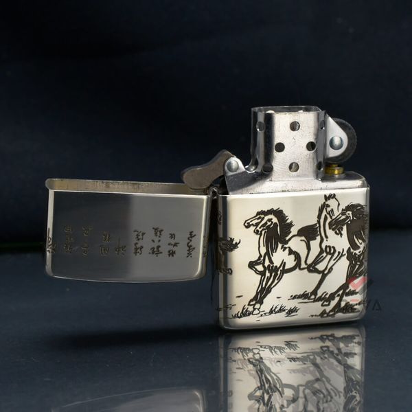 Zippo Bạc Khối Khắc Đàn Ngựa Mã Đáo Thành Công BK10
