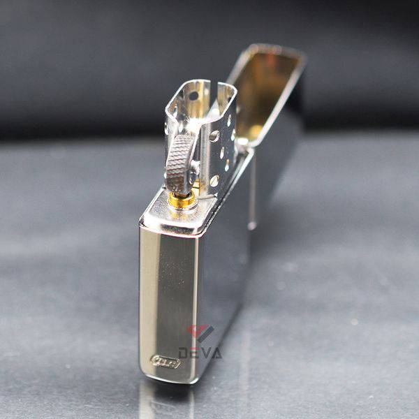 Zippo 2 Mộc Đáy Bottom Up Hoa Văn Silver Plate Titanium Coating ZN159