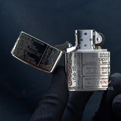 Zippo Ốp Lệch Emblem Mộc Đáy Zippo Qua Các Thời Kỳ ZN83