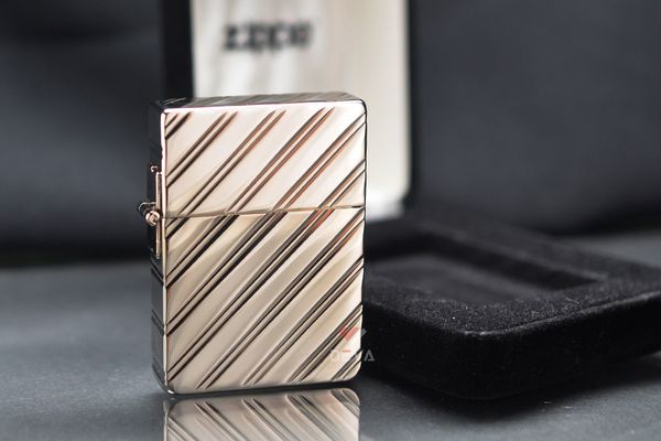 Zippo Tái Bản 1935 Mạ Bạch Kim Kẻ Chéo Platinum Plate ZN389