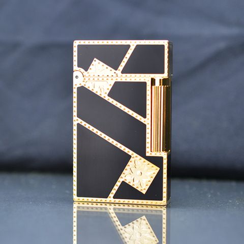 Bật Lửa ST Dupont Hồng Kông Sơn Mài Đen Ô Vuông Chéo D56V Vàng: