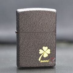 Zippo Sơn Mài Đen Sần Khắc Cỏ 4 Lá Mạ Vàng ZK69