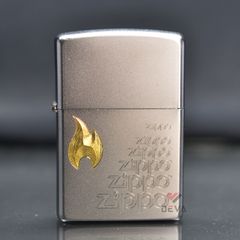 Zippo Satin Khắc Logo Zippo Ngọn Lửa Mạ Vàng ZK70