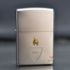 Bật lửa Zippo khắc khiên và hình ngọn lửa ZK71