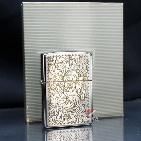 Set Zippo 1995 silver plate hoa văn mạ vàng C10