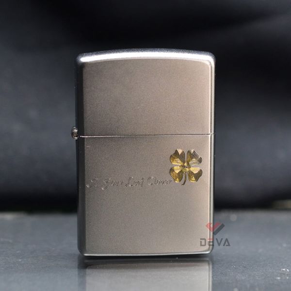 Zippo Satin Khắc Nổi Cỏ 4 Lá ZK81