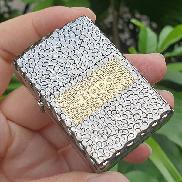 Zippo hoa văn vân bạc ZN148