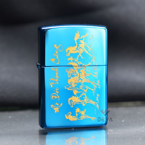 Zippo Sơn Khắc Chủ Đề Mã Đáo Thành Công Mạ Vàng ZK98