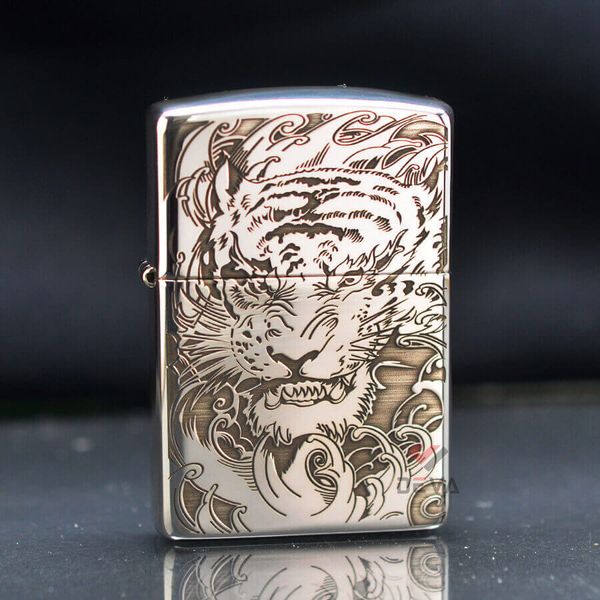 Zippo Bạc Khối Khắc Hình Mãnh Hổ Giương Vuốt BK28