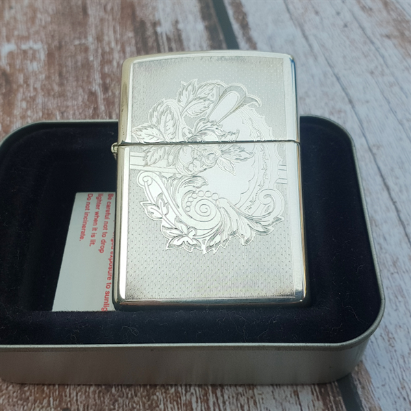 Zippo Đời 1995 Hoa Văn C722