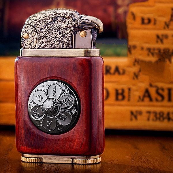 Bật lửa Zorro ốp gỗ chim đại bàng Z591