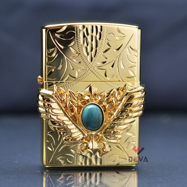 Zippo mạ vàng hoa văn chìm ốp Emblem Cổ Ngọc ZN318