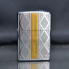 Bật lửa xăng đá Zorro hoa văn chìm sọc vàng bản giới hạn Z92013