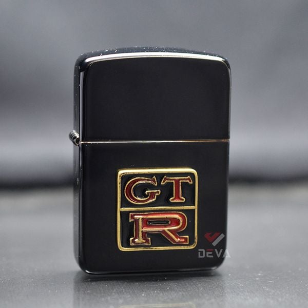 Zippo Tái Bản 1941 Đen Bóng Ốp Emblem Nissan GTR ZN352