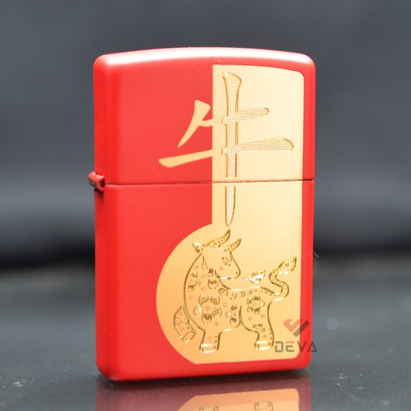 Zippo Mỹ chính hãng Sơn Đỏ Khắc Hình Chú Trâu 2021 Z392