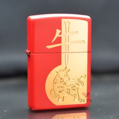 Zippo Mỹ chính hãng Sơn Đỏ Khắc Hình Chú Trâu 2021 Z392