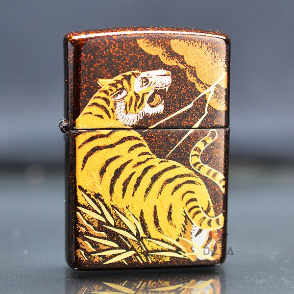 Zippo Sơn Mài In Chủ Đề Hổ Gầm ZN366