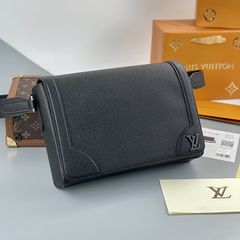 Ví cầm tay nam LV có dây đeo LV30808