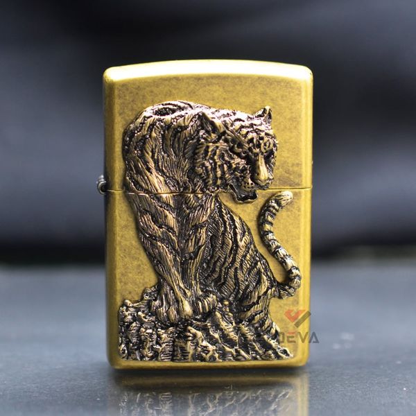 Zippo Đồng Bụi Ốp Emblem Hổ Núi ZN102