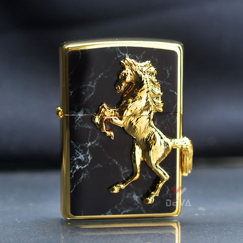 Zippo Ốp Cẩm Thạch Đen Ngựa Nổi Mạ Vàng ZN115