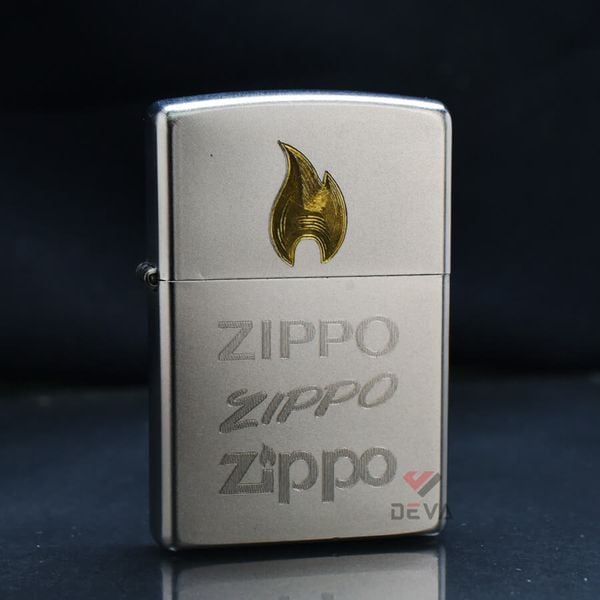 Zippo Mạ Satin Khắc Ngọn Lửa Zippo Và Logo ZK17