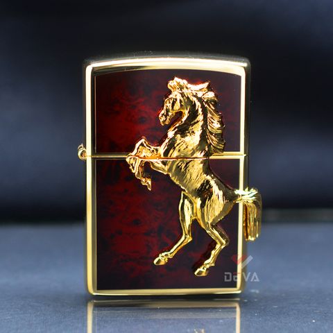 Zippo mạ vàng khảm mem ốp ngựa nổi ZN11