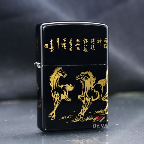 Zippo Sơn Đen Chủ Đề Đàn Ngựa Mã Đáo Thành Công ZN96