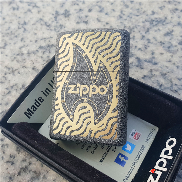 Zippo Chủ Đề Biểu Tượng Ngọn Lửa Phong Cách Metal Z350