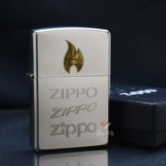 Zippo Mạ Satin Khắc Ngọn Lửa Zippo Và Logo ZK17