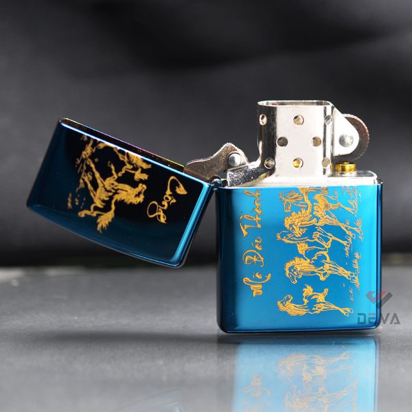 Zippo Sơn Khắc Chủ Đề Mã Đáo Thành Công Mạ Vàng ZK98