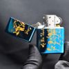 Zippo Sơn Khắc Chủ Đề Mã Đáo Thành Công Mạ Vàng ZK98