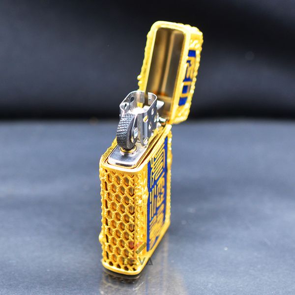 Zippo Slim Bọc Lưới Vàng Ốp Hình Mãnh Hổ Tung Cánh ZN171