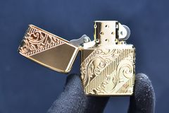 Zippo Armor 2018 Collectible mạ vàng Golden Scroll Z245