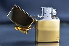 Zippo Để Bàn Mạ Vàng 24K Chủ Đề Cao Bồi Chăn Bò Texas ZN358