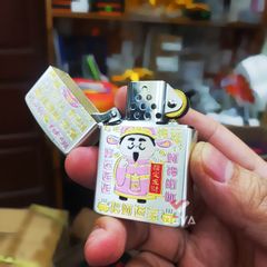 Bật lửa xăng đá Zorro hình Thần Tài may mắn bản giới hạn Z2-1140