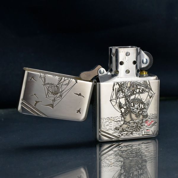 Zippo Bạc Khối Chặt Góc Khắc Hình Thuyền Buồm BK29