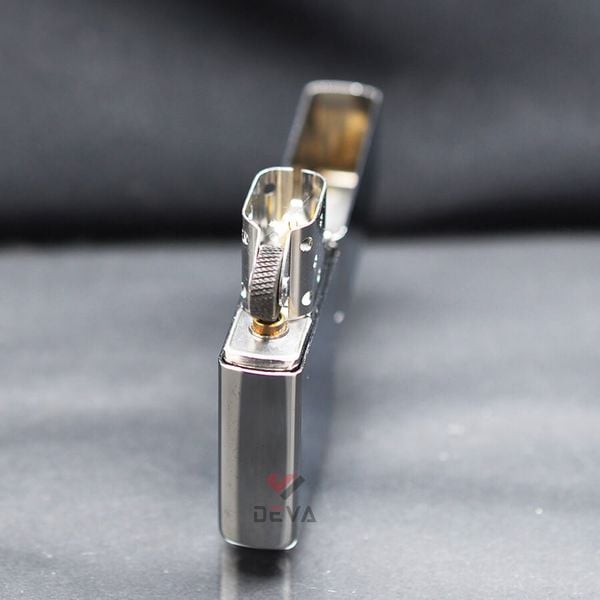 Zippo Mạ Chrome Vân Kẻ Dọc Engine Turned Z228