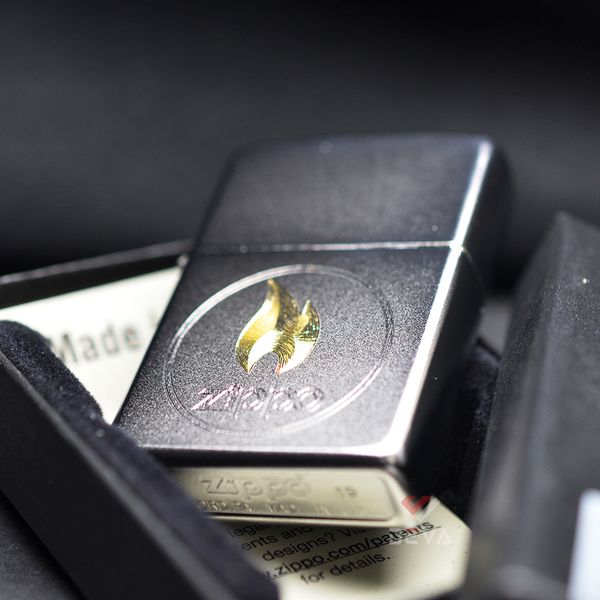 Zippo Satin Khắc Ngọn Lửa Zippo ZK77