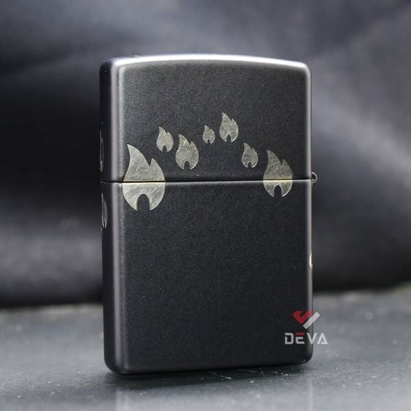 Zippo Premium Sơn Đen Khắc Chìm Ngọn Lửa Và Logo Zippo Z34